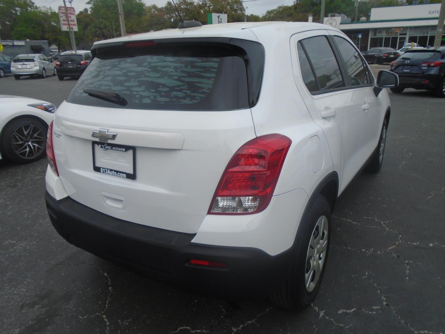 2015 White Chevrolet Trax LS FWD (KL7CJKSB7FB) with an 4-Cyl, Turbo, 1.4 Liter engine, Automatic, 6-Spd transmission, located at 6112 N Florida Avenue, Tampa, FL, 33604, (888) 521-5131, 27.954929, -82.459534 - Photo#3